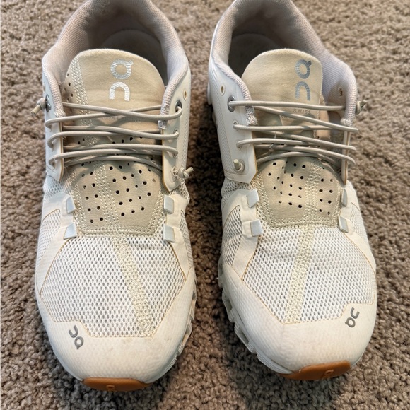 On Cloud Athletic Shoes White Cream Breathable Design - Picture 1 of 7